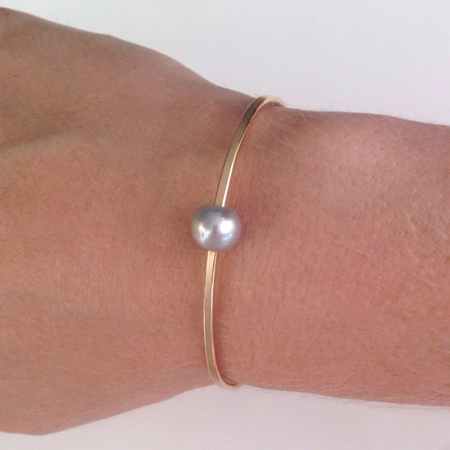 Solitaire Pearl Bangle